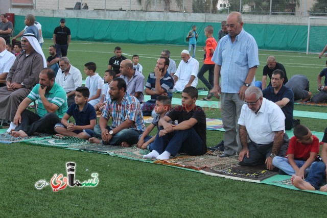 فيديو : المئات يؤدون صلاة عيد الأضحى والرئيس عادل بدير والأهالي يتصافحون ويهنئون ويعم السرور كل الحضور